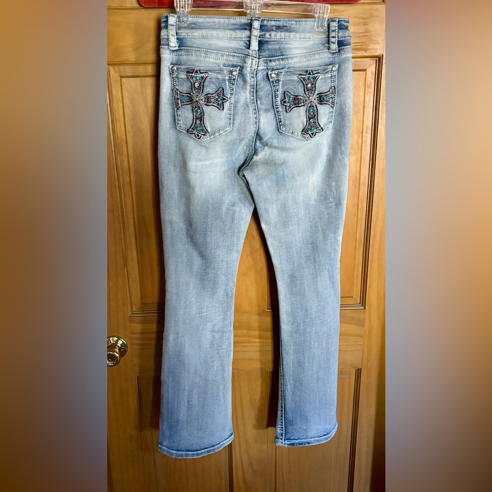 ⭐️Fire & Rain Y2K Style Light Wash Back Pockets Cross Rhinestone Accents Jeans⭐️